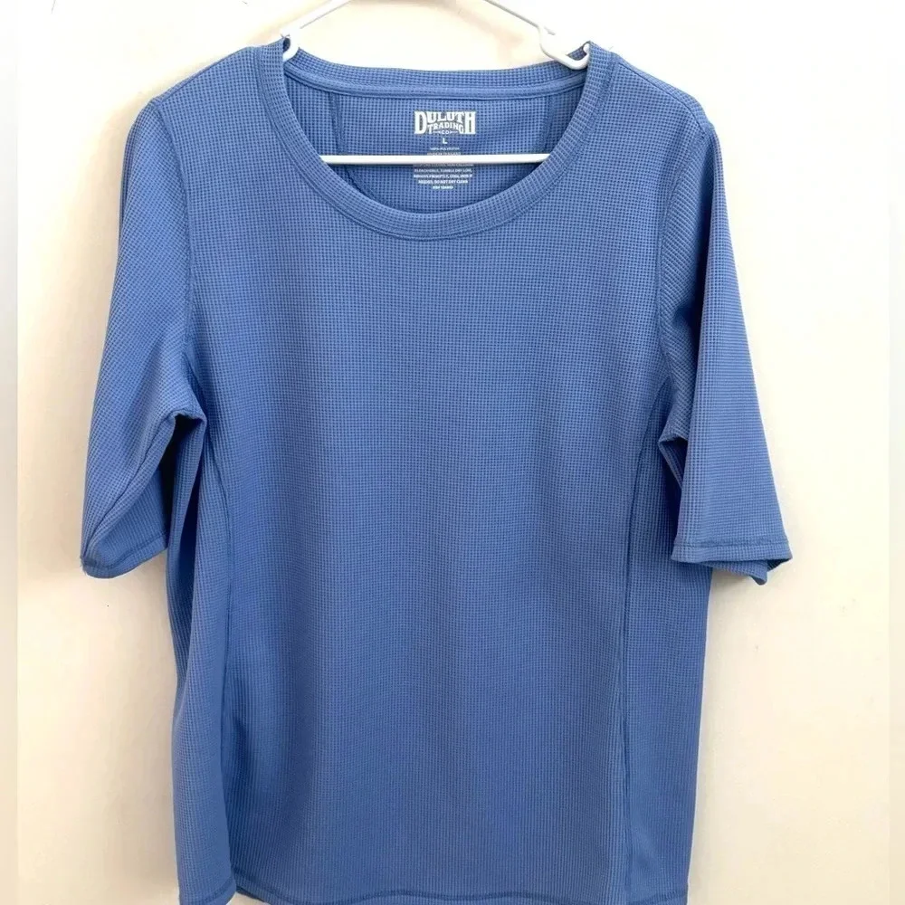Duluth trading company scoop neck short sleeve light blue activewear tee L